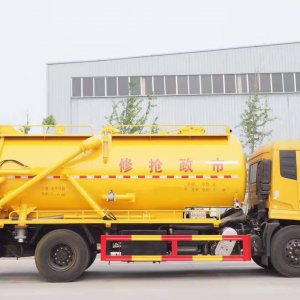 大型污水清運(yùn)車(chē)